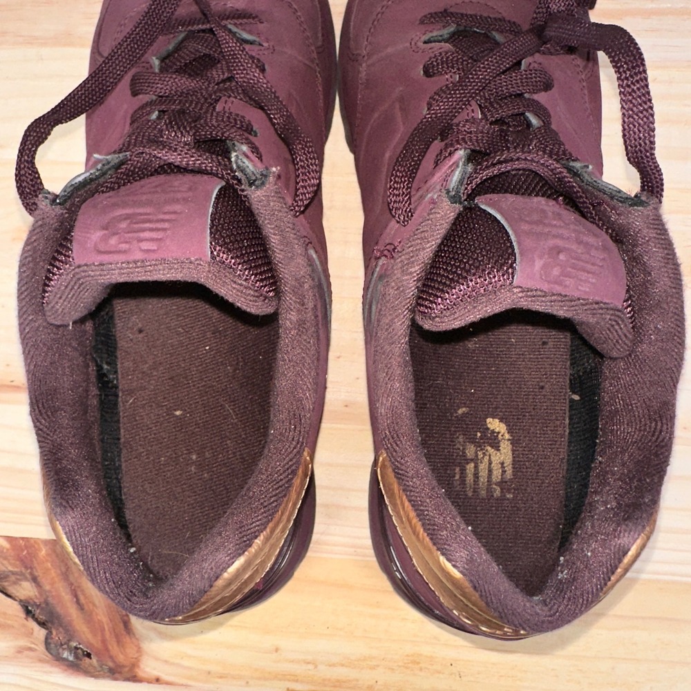 New Balance 574 Sneakers Womens 11 Burgundy Gold Good Condition Nubuck Leather - Picture 14 of 16